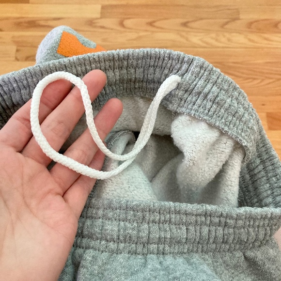 Boy’s size 18-20 Soffe University of Tennessee gray sweatpants with UT emblem - Picture 5 of 7